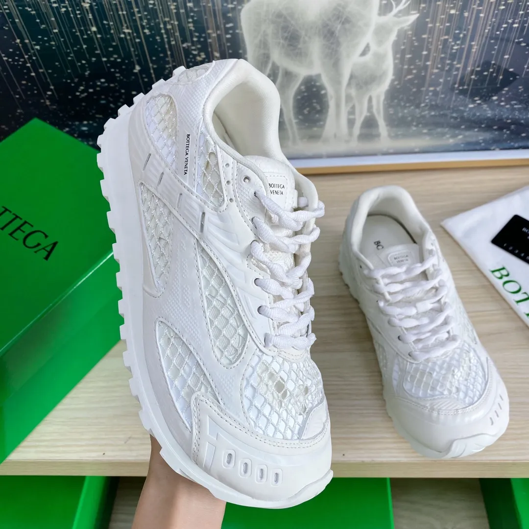 p620🐮🐮High-end version, the original 1:1 couple style new model is on the shelves🔥BV Orbit sneakers Wang Yibo's same style couple's Dad Runner sneakers, made of lightweight technical mesh fabric. Features a geometric patterned rubber outsole. The outsole is made of color-blocked TPU outsole. Size: women’s shoes 35-40, men’s shoes 39-45.